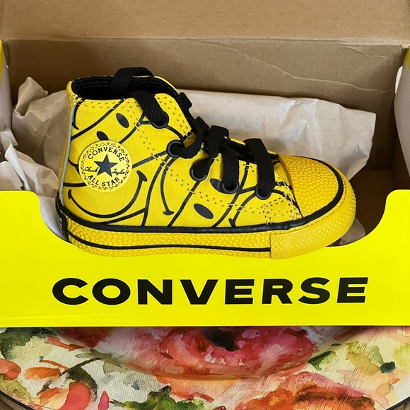 Converse Chuck Taylor Infant Hi-Top Yellow Smiley Print| Size US 5 - Picture 3 of 6